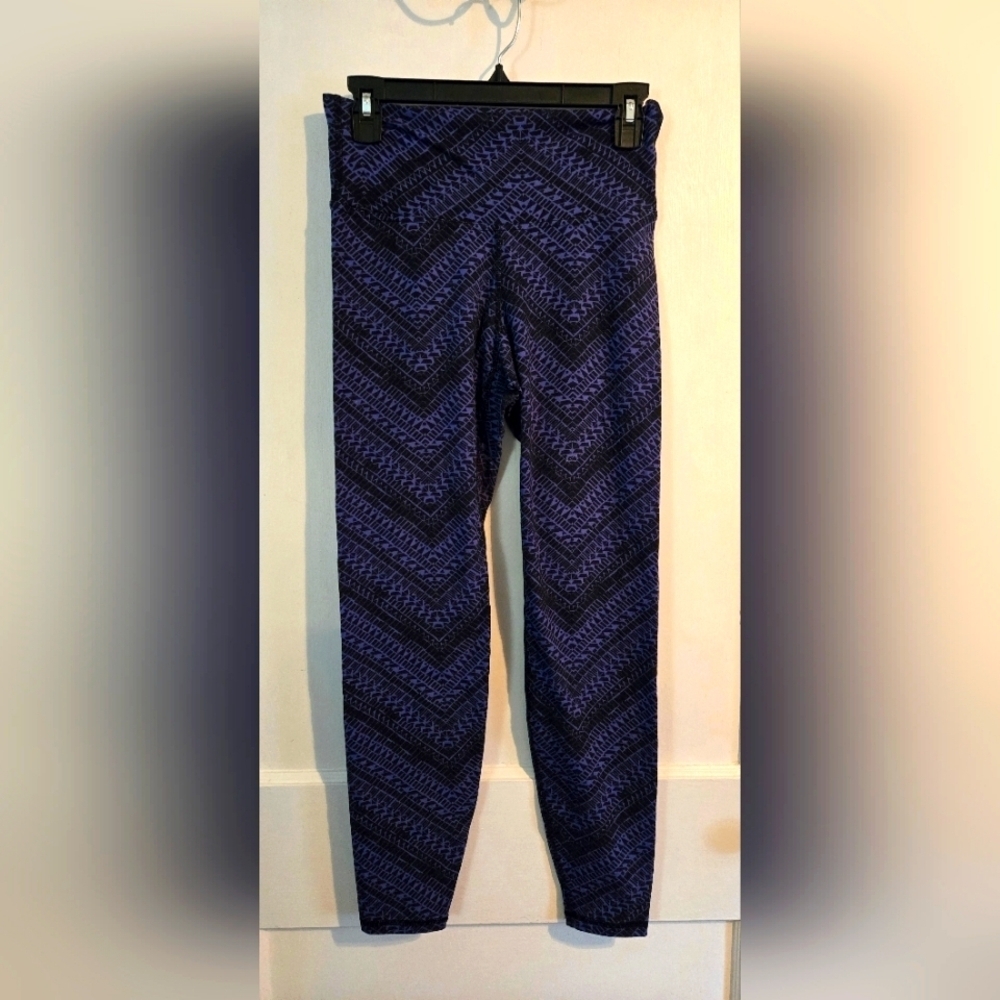 Old Navy Active | Go-Dry Fitted Athletic Leggings | Medium | Color: Violet Eyes
